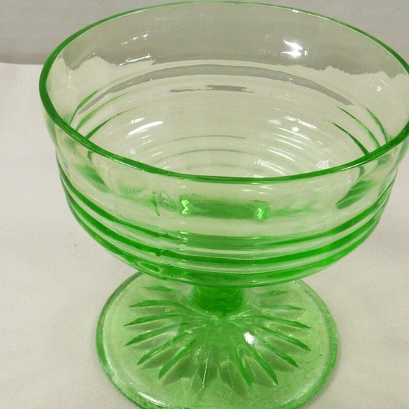 Vintage, Green Uranium Vaseline ( tested for glow as pictured) Depression Glass - Picture 2 of 7